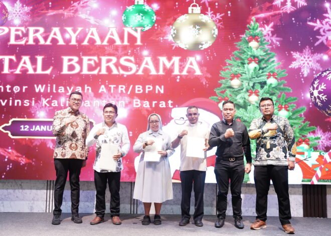Kanwil BPN Kalbar Serahkan Empat Sertipikat Rumah Ibadah dalam Rangkaian Perayaan Natal