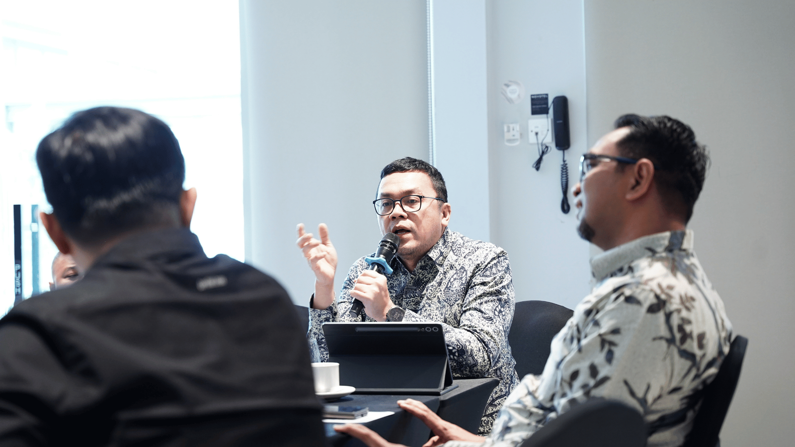 Kanwil BPN Kalbar Menjadi Narasumber pada Focus Group Discussion (FGD) terkait Prosedur Pengadaan Lahan, Validasi dan Verifikasi Alas Hak Lahan Masyarakat di Area of Interest (AoI) Proyek Smelter Aluminium Mempawah